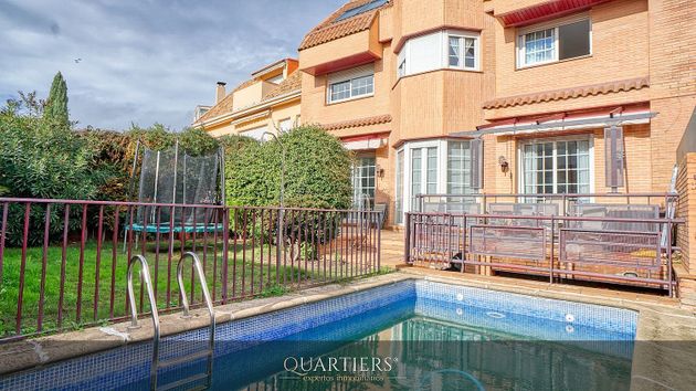 Foto 1 de Venta de casa adosada en Piovera - Conde Orgaz de 6 habitaciones con terraza y piscina