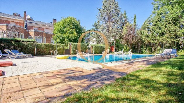 Foto 2 de Casa en venda a Piovera - Conde Orgaz de 7 habitacions amb terrassa i piscina
