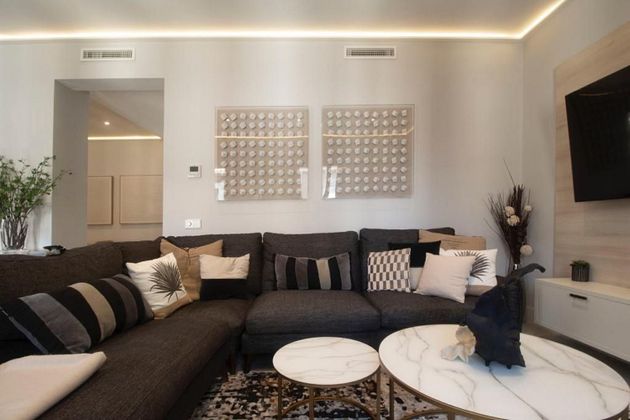 Foto 2 de Pis en lloguer a calle Del Conde de Aranda de 3 habitacions amb mobles i aire acondicionat