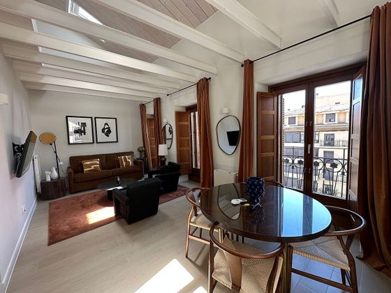 Foto 1 de Alquiler de ático en calle De San Bernardo de 2 habitaciones con terraza y muebles