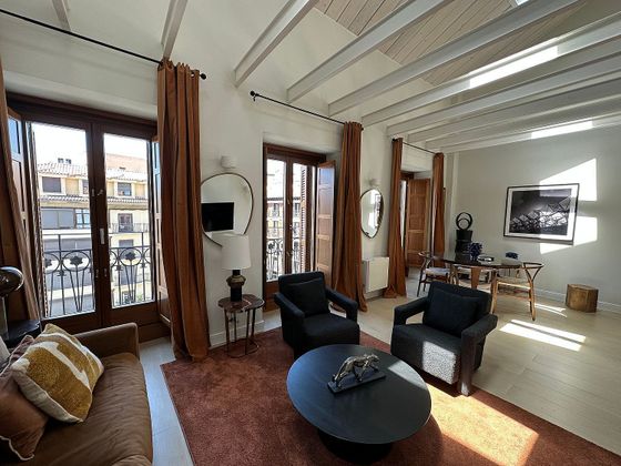 Foto 2 de Àtic en lloguer a calle De San Bernardo de 2 habitacions amb terrassa i mobles