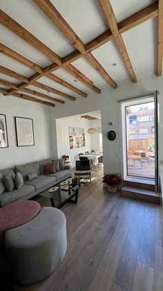 Foto 2 de Àtic en lloguer a calle De Juan Bravo de 2 habitacions amb terrassa i mobles