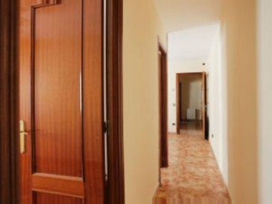 Foto 2 de Piso en venta en Numancia de 3 habitaciones con ascensor