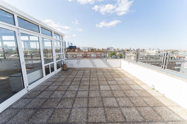 Foto 1 de Alquiler de ático en Bernabéu - Hispanoamérica de 2 habitaciones con terraza y piscina