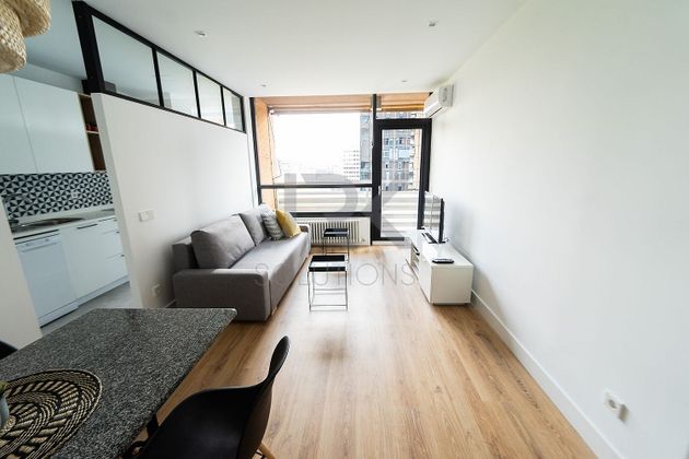 Foto 2 de Piso en alquiler en Cuatro Caminos de 1 habitación con terraza y muebles