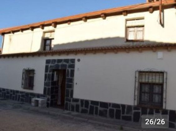 Foto 1 de Casa en venda a Santiuste de San Juan Bautista de 6 habitacions amb terrassa i jardí