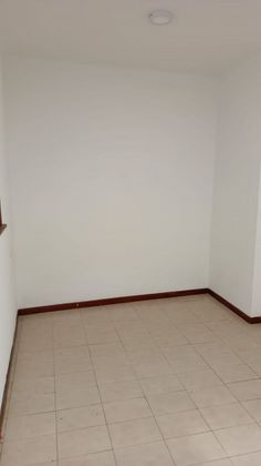Foto 1 de Venta de piso en Embajadores - Lavapiés de 4 habitaciones con balcón