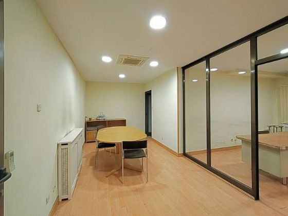 Foto 2 de Oficina en alquiler en calle De Seco de 300 m²