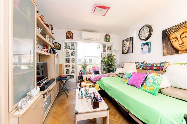 Foto 1 de Piso en venta en Valdezarza de 2 habitaciones con terraza y aire acondicionado
