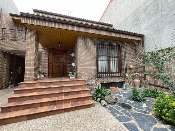 Foto 2 de Chalet en venta en Yepes de 4 habitaciones con terraza y piscina
