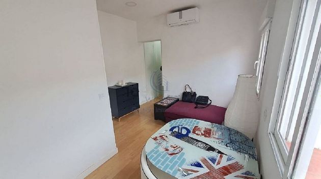 Foto 2 de Piso en alquiler en Fuente del Berro de 1 habitación con muebles y aire acondicionado