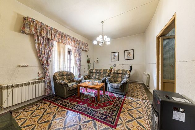 Foto 1 de Casa en venda a Villa del Prado de 4 habitacions amb balcó i calefacció