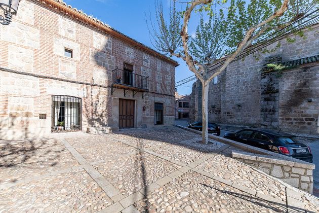 Foto 1 de Casa en venda a Villa del Prado de 4 habitacions amb balcó i calefacció