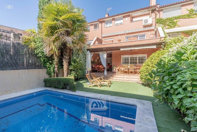 Foto 1 de Casa adossada en venda a Ciudad Jardín de 5 habitacions amb terrassa i piscina