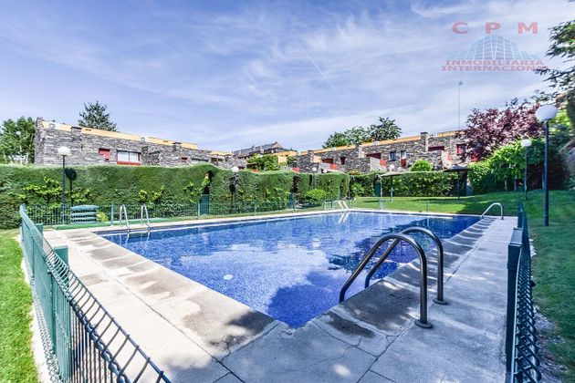 Foto 1 de Alquiler de casa adosada en El Soto de la Moraleja de 4 habitaciones con terraza y piscina