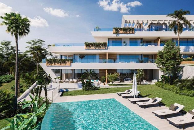 Foto 1 de Venta de piso en Cabo Pino - Reserva de Marbella de 4 habitaciones con terraza y piscina