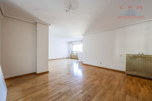 Foto 1 de Piso en alquiler en Nuevos Ministerios - Ríos Rosas de 4 habitaciones con garaje y aire acondicionado