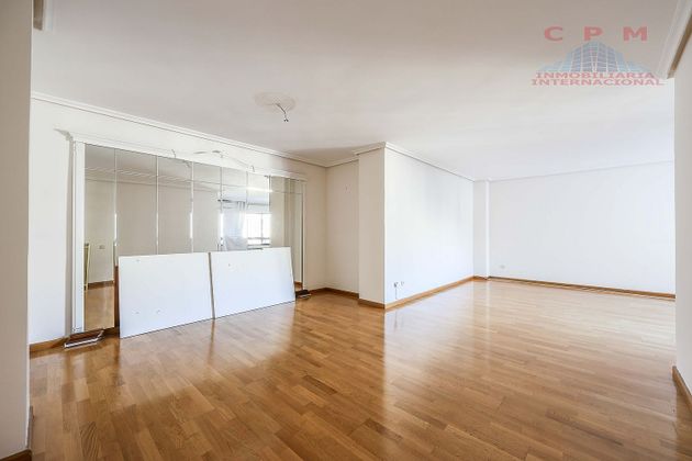 Foto 2 de Piso en alquiler en Nuevos Ministerios - Ríos Rosas de 4 habitaciones con garaje y aire acondicionado
