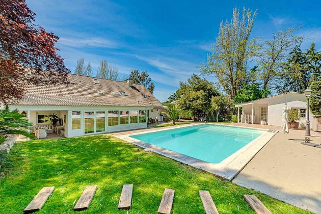 Foto 2 de Xalet en venda a Monteclaro de 6 habitacions amb terrassa i piscina