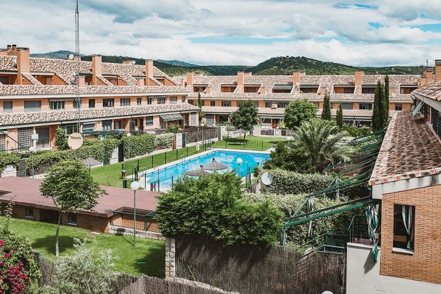 Foto 1 de Casa adosada en venta en calle Baleares de 4 habitaciones con terraza y piscina