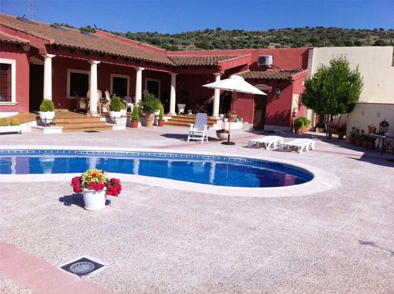 Foto 2 de Venta de chalet en Tielmes de 4 habitaciones con terraza y piscina