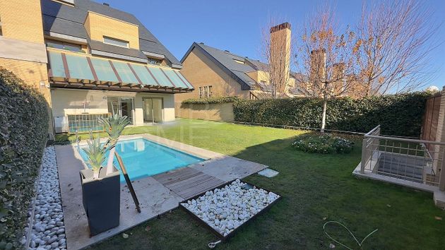 Foto 1 de Venta de casa en calle Mistral de 5 habitaciones con terraza y piscina