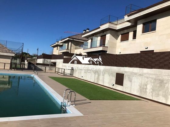 Foto 2 de Piso en alquiler en La Navata de 2 habitaciones con terraza y piscina