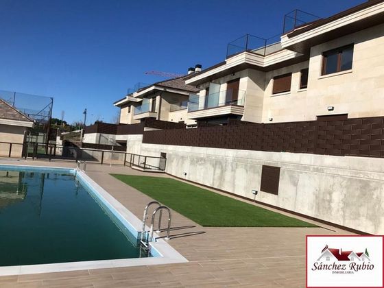 Foto 1 de Ático en alquiler en La Navata de 4 habitaciones con terraza y piscina