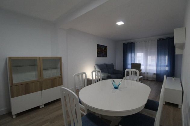 Foto 1 de Pis en lloguer a Milán - Pumarín - Teatinos de 3 habitacions amb mobles i calefacció