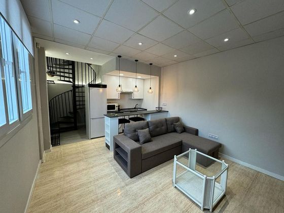 Foto 1 de Piso en alquiler en Valdezarza de 1 habitación con muebles y aire acondicionado