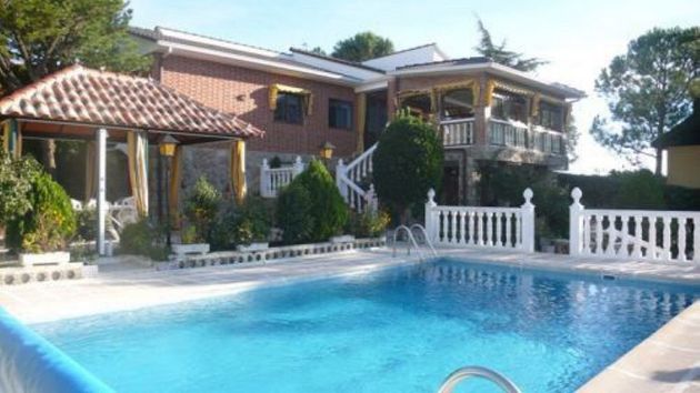 Foto 1 de Xalet en venda a calle Puerto de Tornavacas de 6 habitacions amb terrassa i piscina