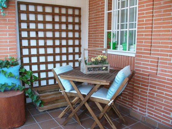 Foto 2 de Casa adossada en venda a Centro - Casco Histórico de 3 habitacions amb piscina i garatge