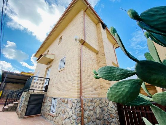 Foto 2 de Xalet en venda a Zona Pueblo de 5 habitacions amb terrassa i piscina