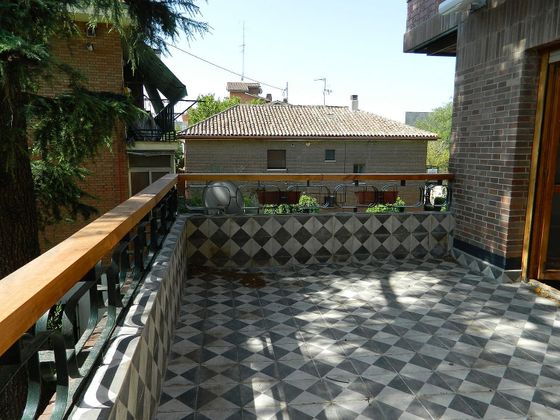 Foto 2 de Alquiler de piso en Castilla de 4 habitaciones con terraza y piscina