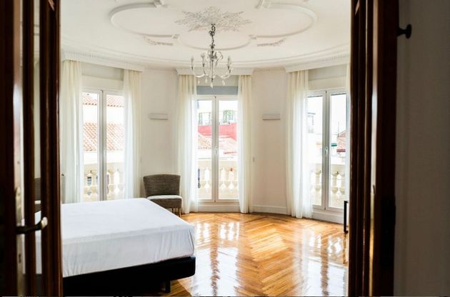 Foto 1 de Ático en alquiler en calle De Atocha de 1 habitación con terraza y muebles
