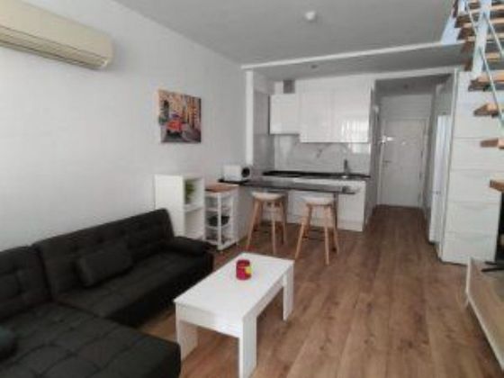 Foto 2 de Estudio en alquiler en calle De Asunción Castell con muebles y aire acondicionado