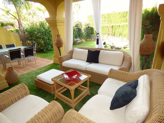 Foto 2 de Casa adossada en venda a calle Baja de 4 habitacions amb terrassa i piscina