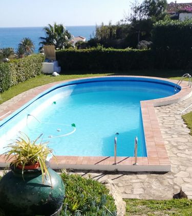 Foto 2 de Xalet en venda a calle Torreguadiaro de 4 habitacions amb terrassa i piscina
