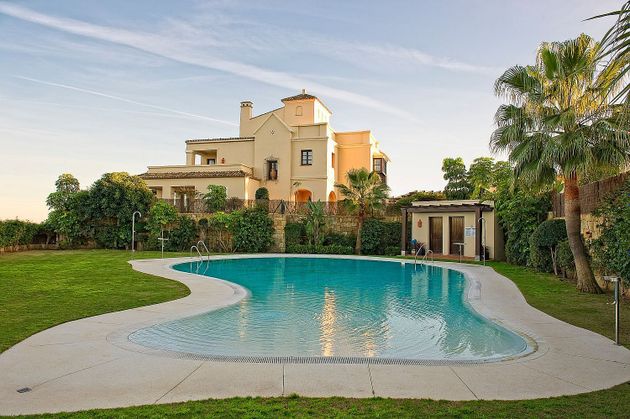 Foto 1 de Casa adossada en venda a calle La Reserva de Sotogrande de 2 habitacions amb terrassa i piscina