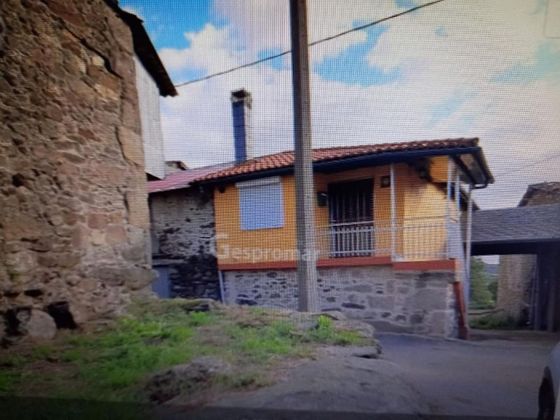 Foto 2 de Venta de casa en San Xoán de Río de 4 habitaciones con garaje y jardín