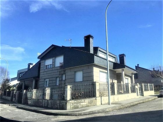 Foto 1 de Casa en venda a Castro Caldelas de 6 habitacions amb garatge i jardí