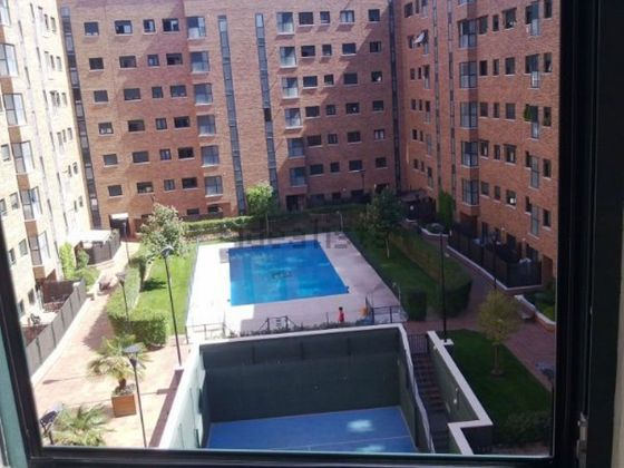 Foto 1 de Piso en venta en Sanchinarro de 2 habitaciones con terraza y piscina