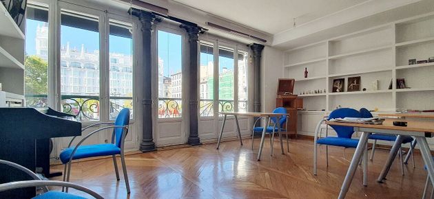 Foto 2 de Venta de piso en Cortes - Huertas de 8 habitaciones con balcón y aire acondicionado