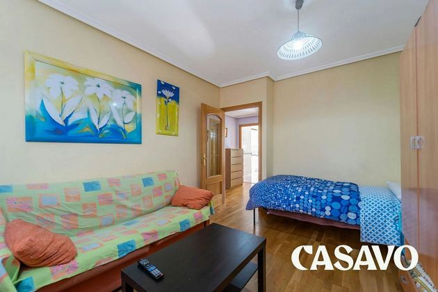 Foto 2 de Venta de piso en calle De Gonzalo Herrero de 2 habitaciones con garaje y aire acondicionado