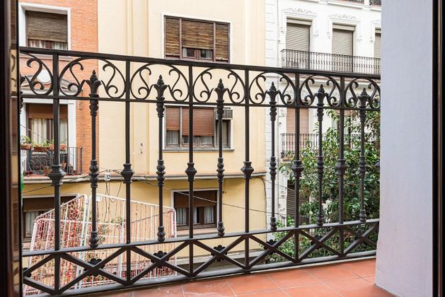Foto 2 de Pis en venda a Universidad - Malasaña de 3 habitacions amb terrassa i balcó