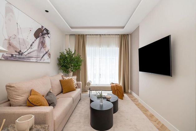 Foto 1 de Venta de piso en Almagro de 2 habitaciones con garaje y aire acondicionado