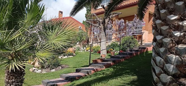 Foto 2 de Xalet en venda a Valdecabaña de 3 habitacions amb terrassa i jardí