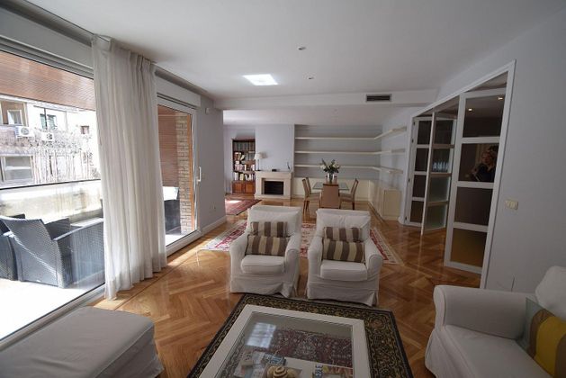 Foto 1 de Venta de piso en Almagro de 5 habitaciones con terraza y garaje