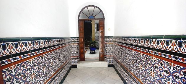 Foto 2 de Casa adossada en venda a Centro - Puerto de Santa María (El) de 10 habitacions amb terrassa i balcó