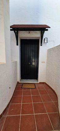 Foto 2 de Alquiler de casa en Vistahermosa  - Fuentebravía de 2 habitaciones con jardín y muebles
